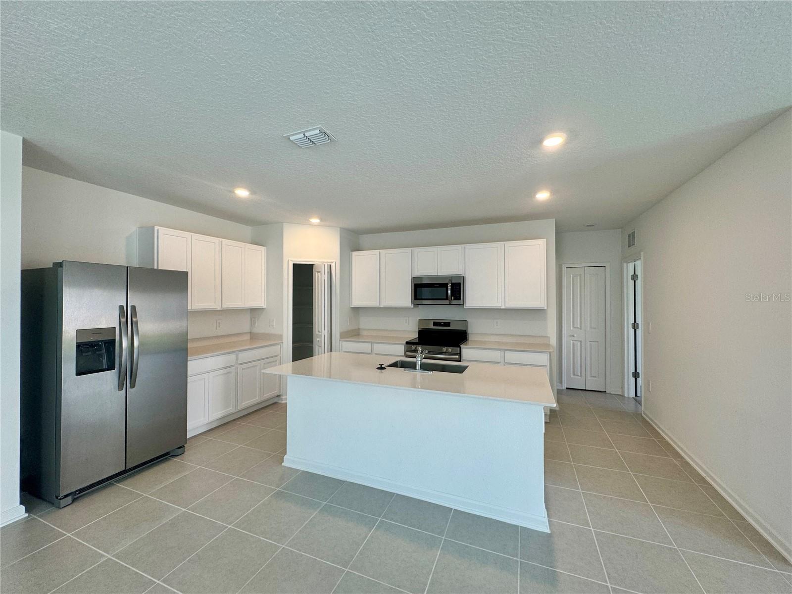 HUNT CLUB AT LAKE WALES PHASE 1 - Residential Lease