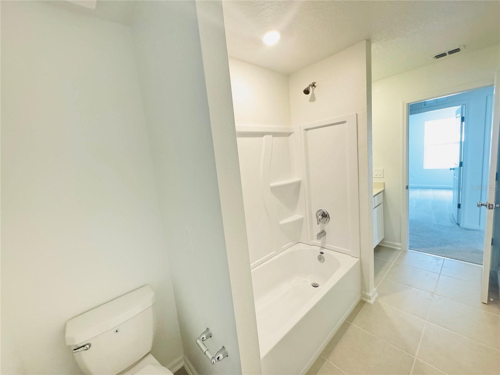 HUNT CLUB AT LAKE WALES PHASE 1 - Residential Lease