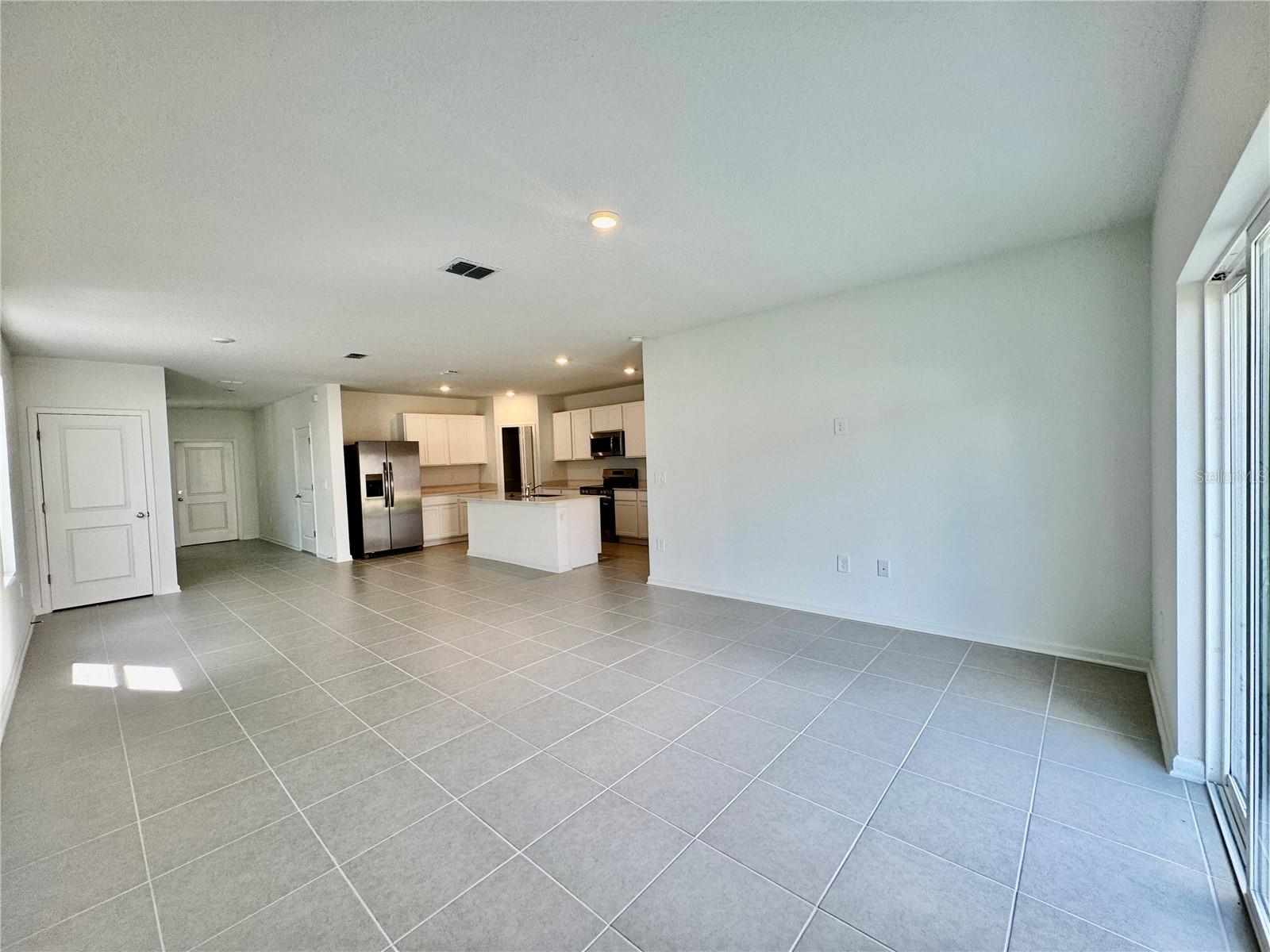 HUNT CLUB AT LAKE WALES PHASE 1 - Residential Lease