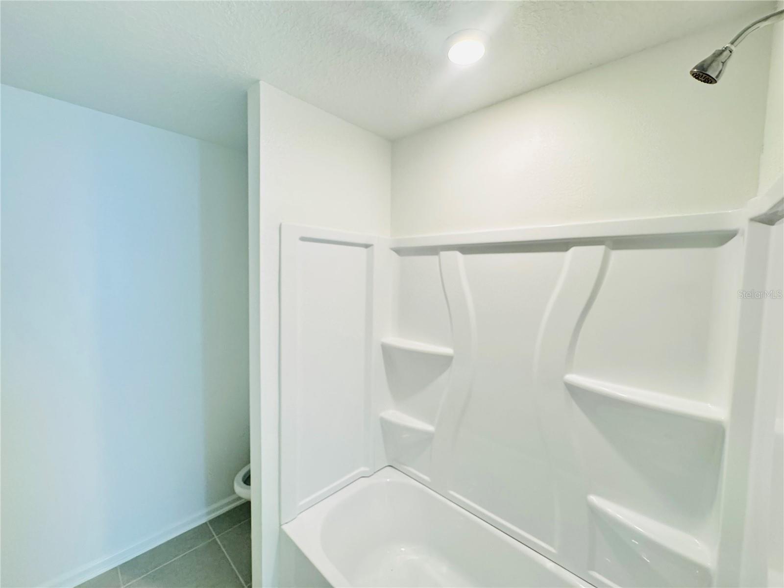 HUNT CLUB AT LAKE WALES PHASE 1 - Residential Lease
