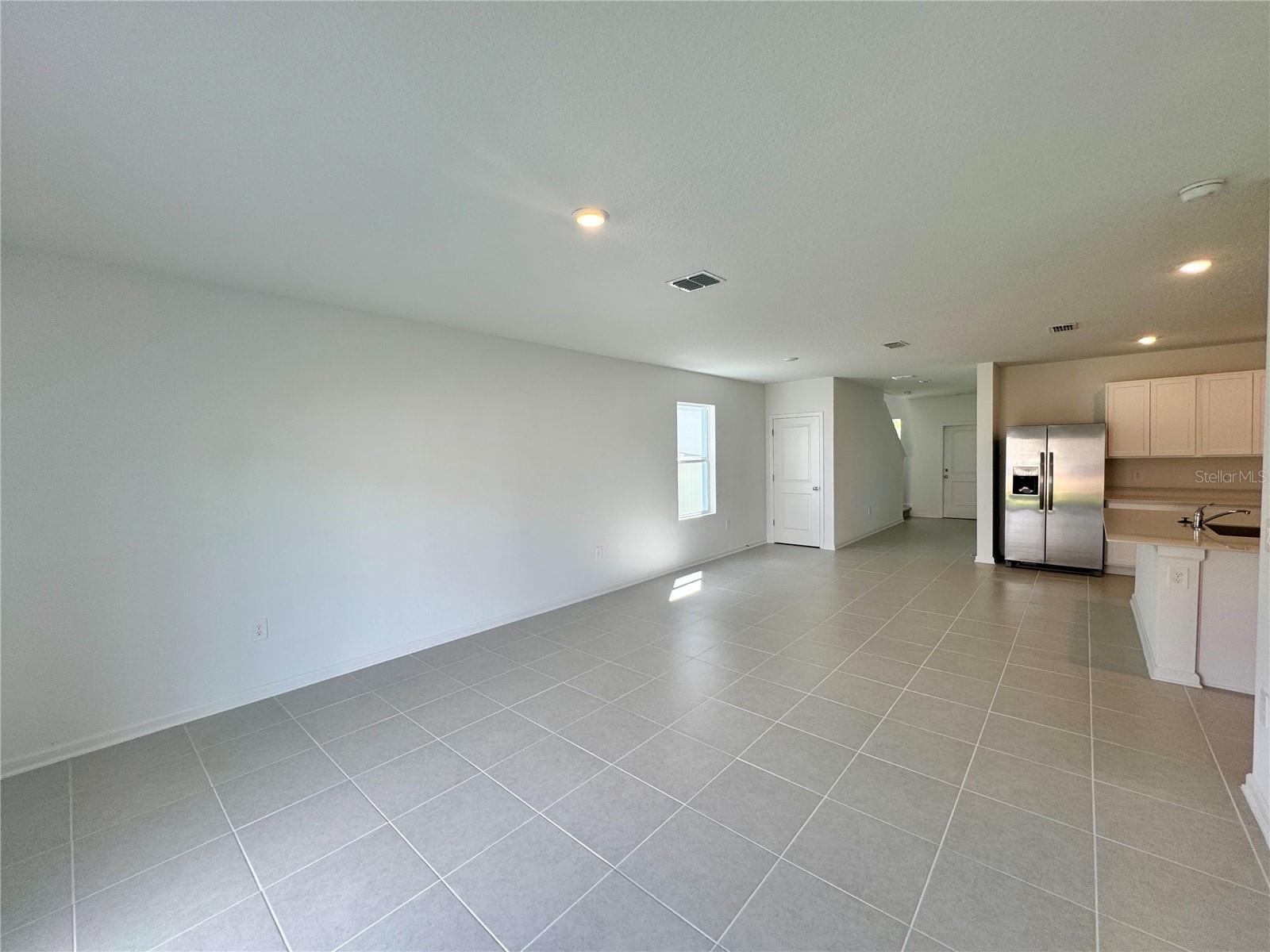 HUNT CLUB AT LAKE WALES PHASE 1 - Residential Lease