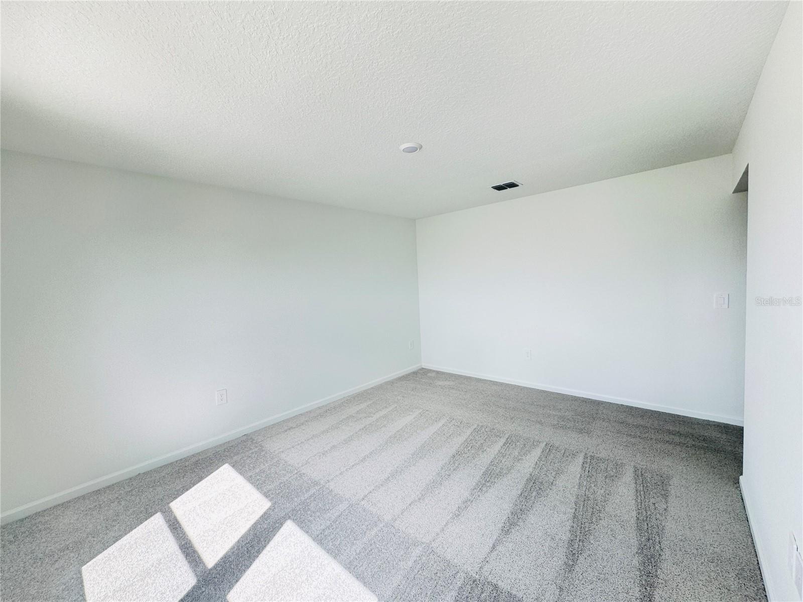 HUNT CLUB AT LAKE WALES PHASE 1 - Residential Lease