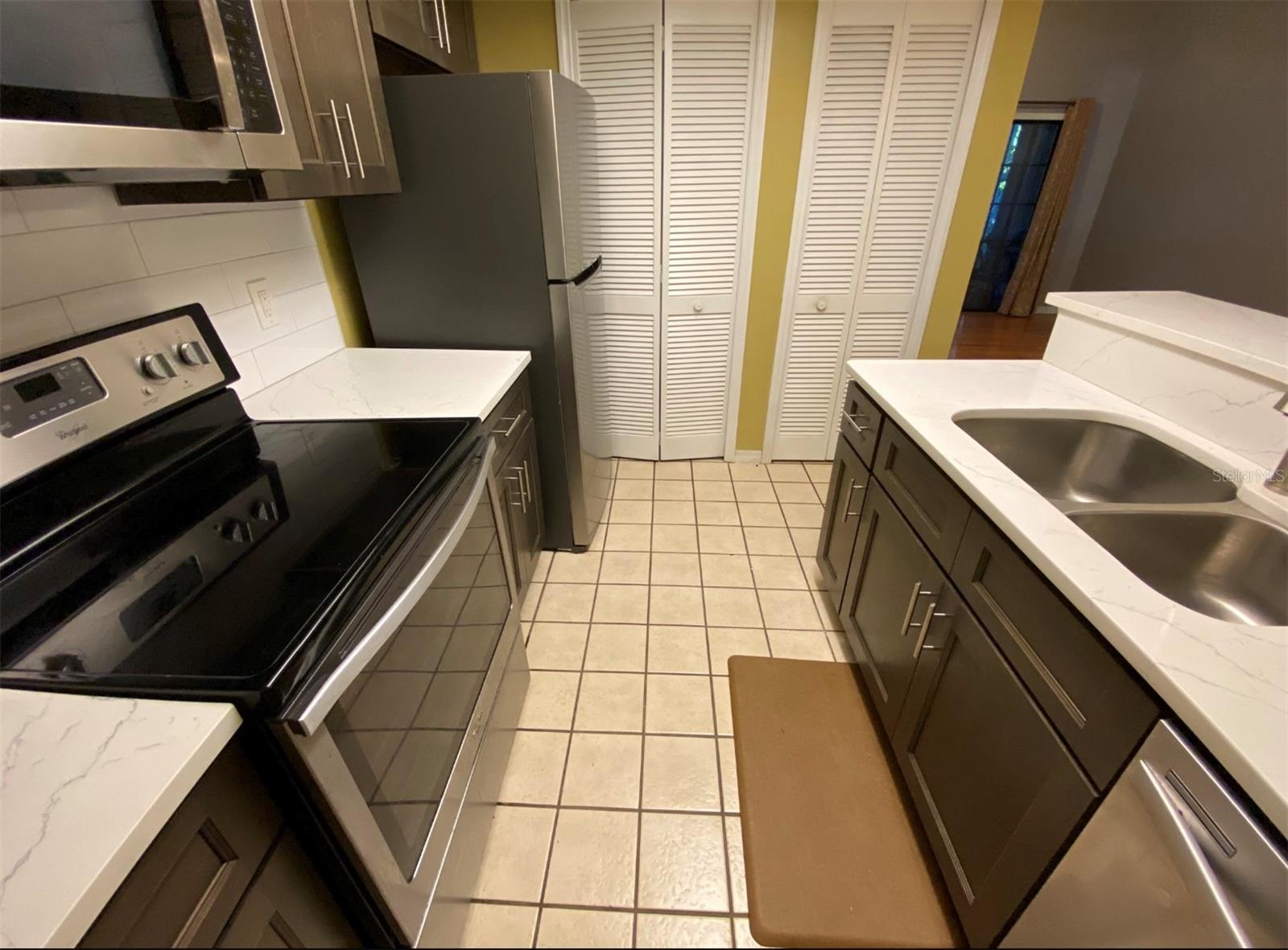 ROCKWOOD VILLAS - Residential Lease