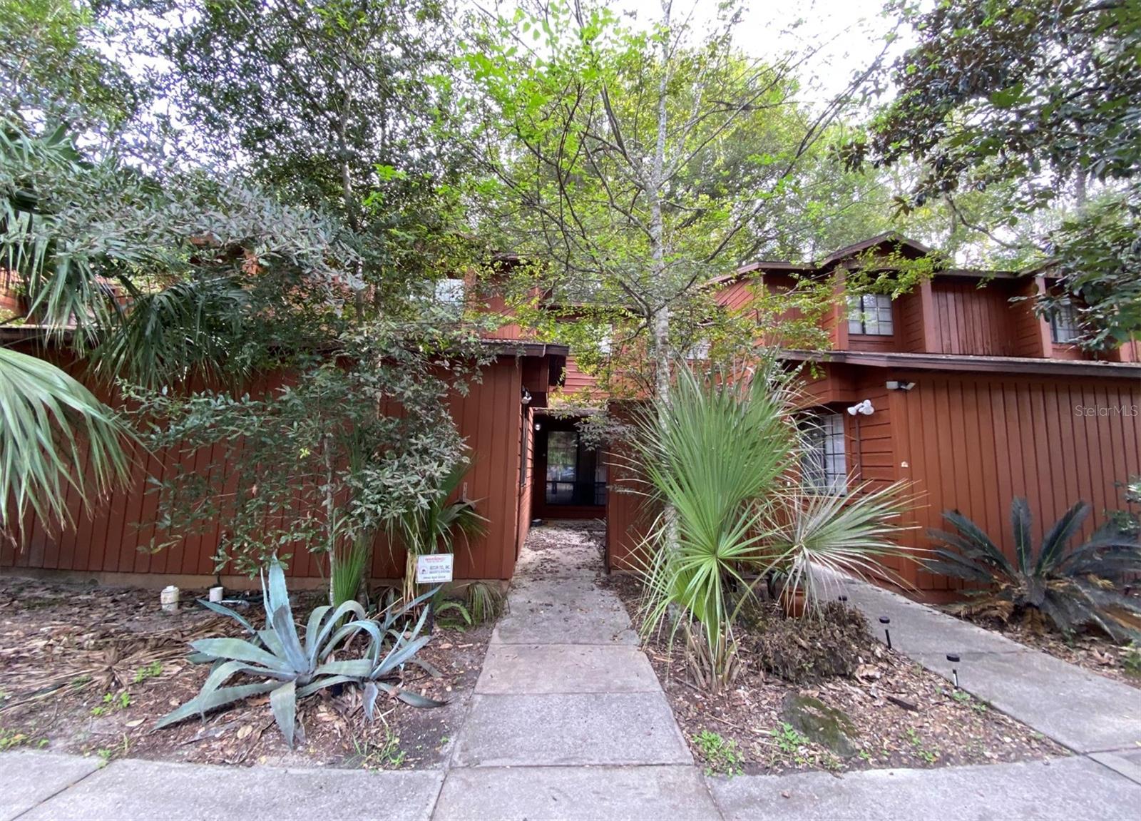 ROCKWOOD VILLAS - Residential Lease