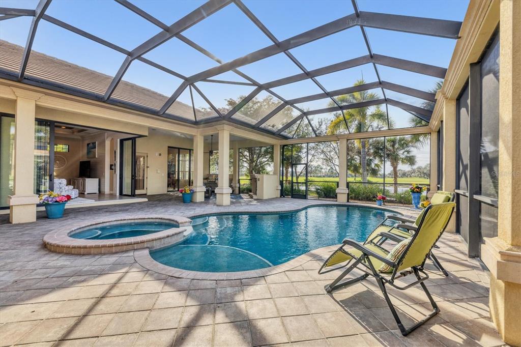 FOUNDERS CLUB - Residential