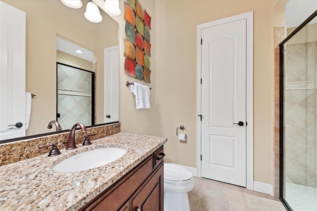 FOUNDERS CLUB - Residential