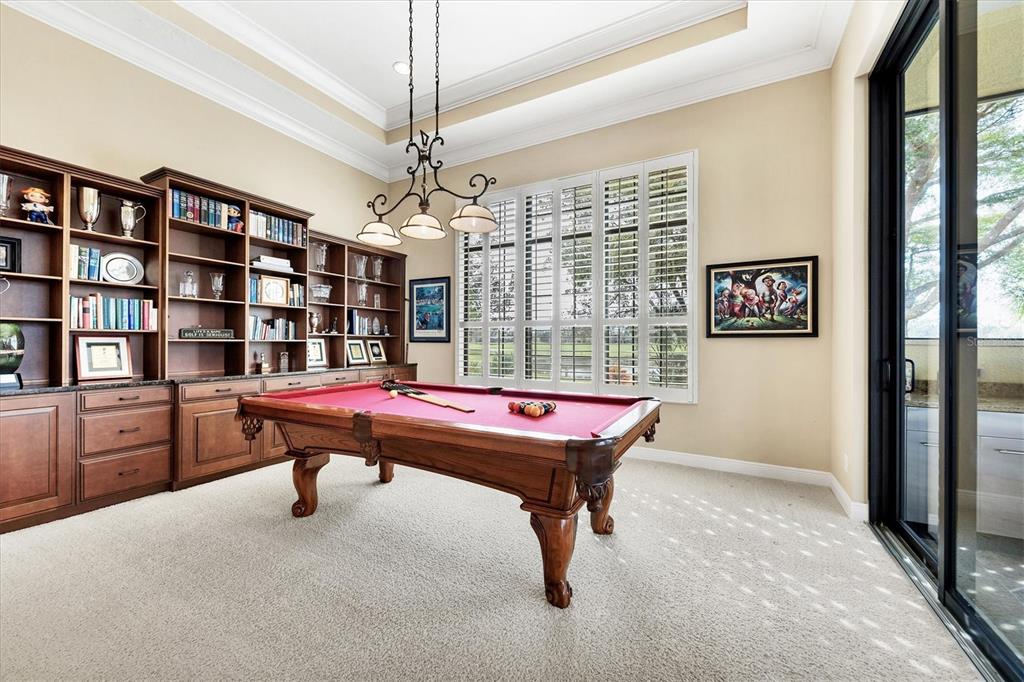 FOUNDERS CLUB - Residential