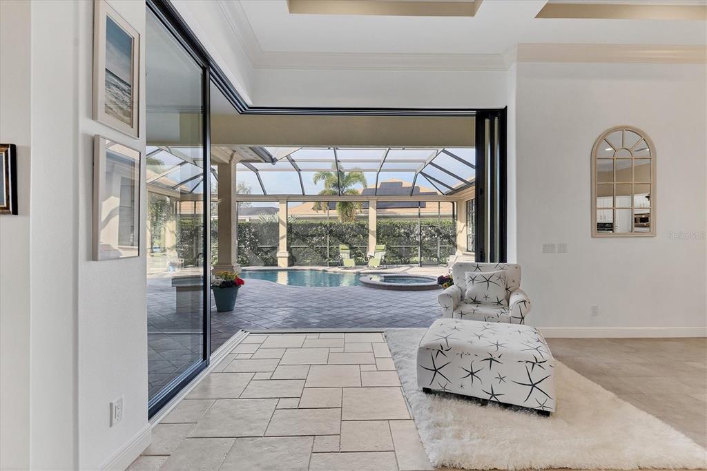 FOUNDERS CLUB - Residential