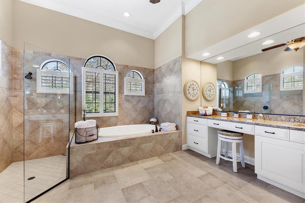 FOUNDERS CLUB - Residential