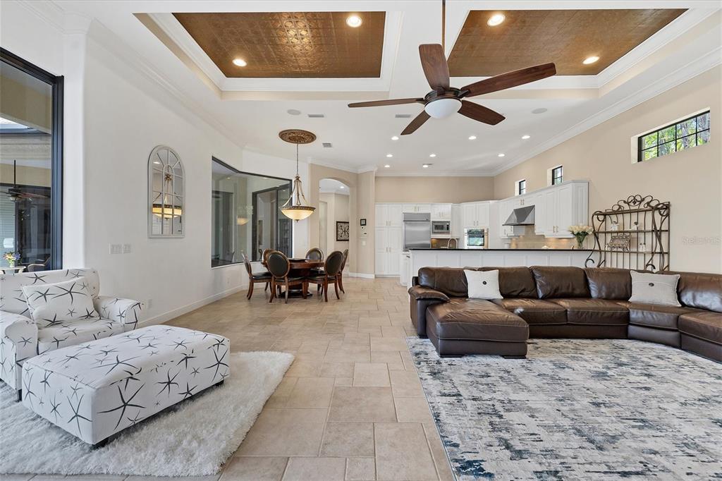 FOUNDERS CLUB - Residential