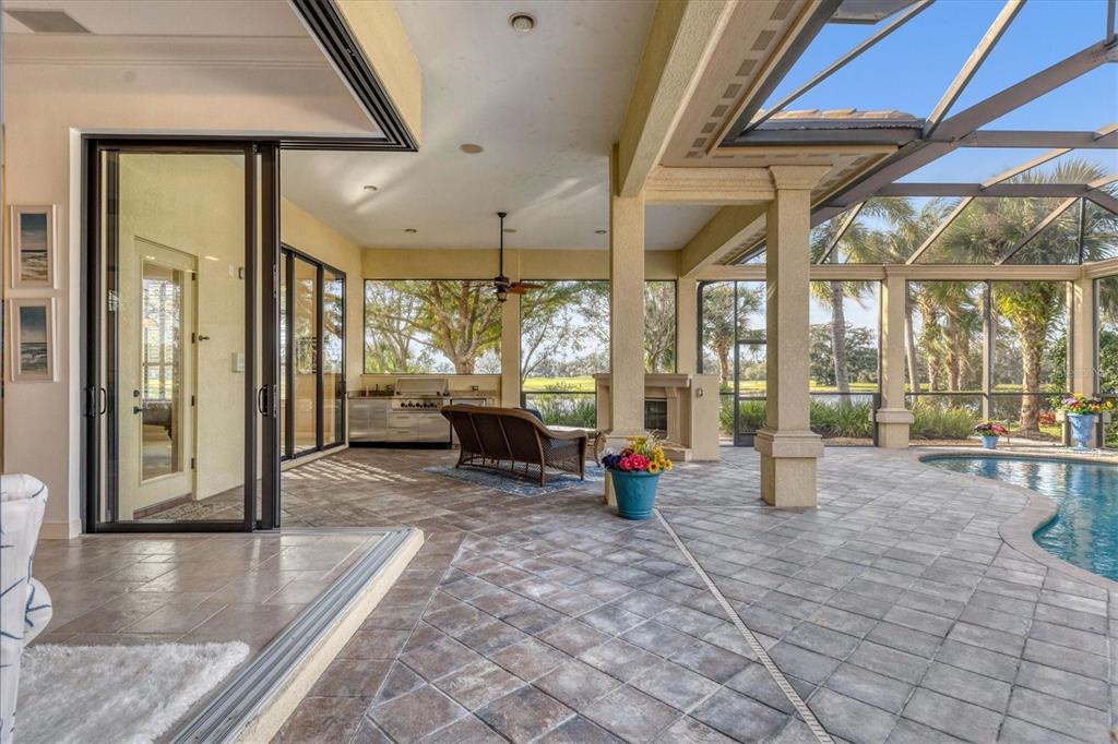 FOUNDERS CLUB - Residential