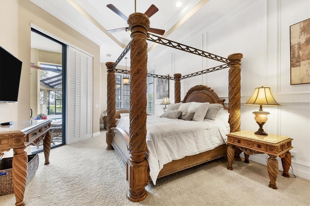 FOUNDERS CLUB - Residential