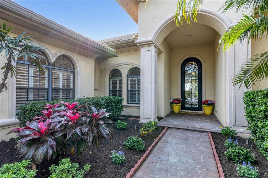 FOUNDERS CLUB - Residential