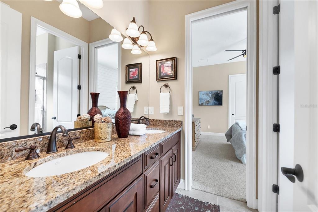 FOUNDERS CLUB - Residential