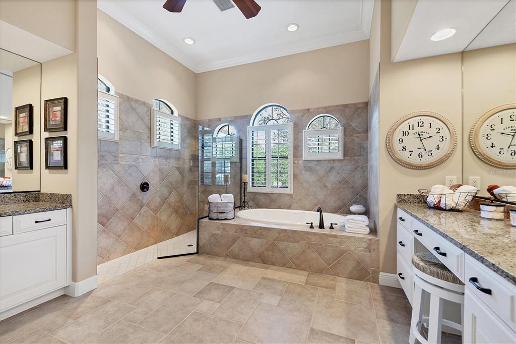 FOUNDERS CLUB - Residential