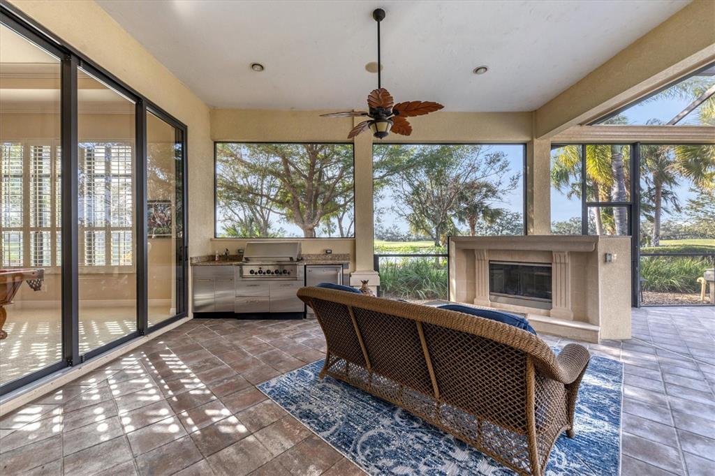 FOUNDERS CLUB - Residential