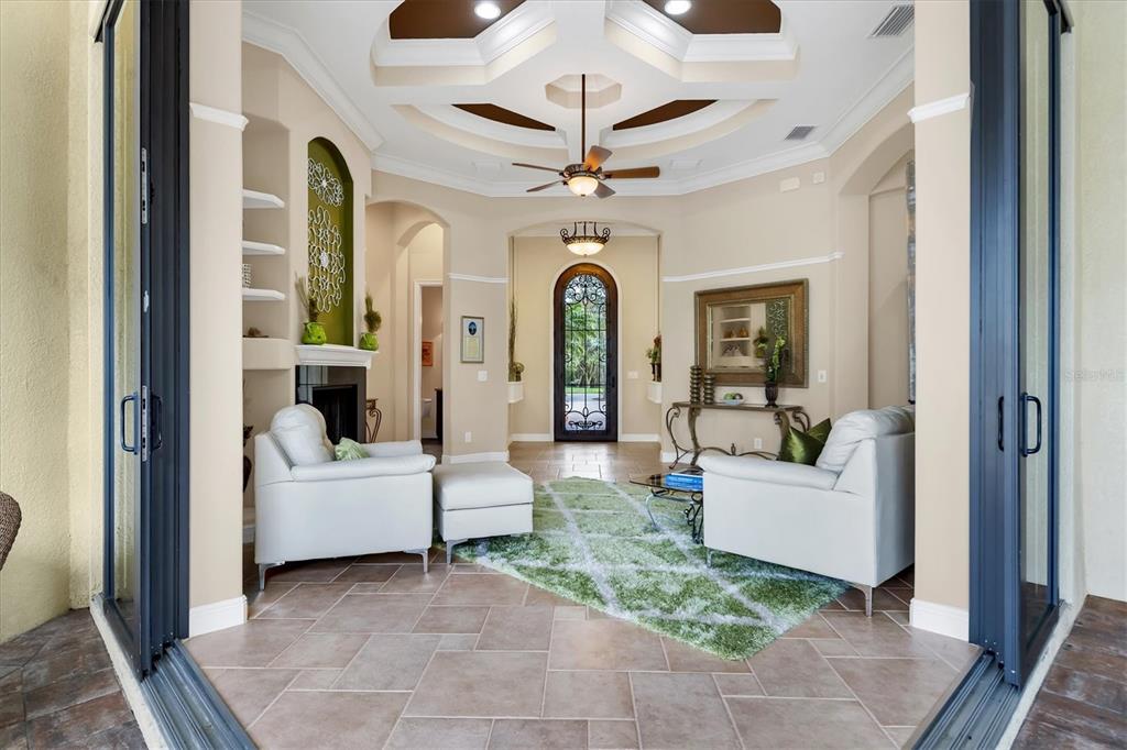 FOUNDERS CLUB - Residential