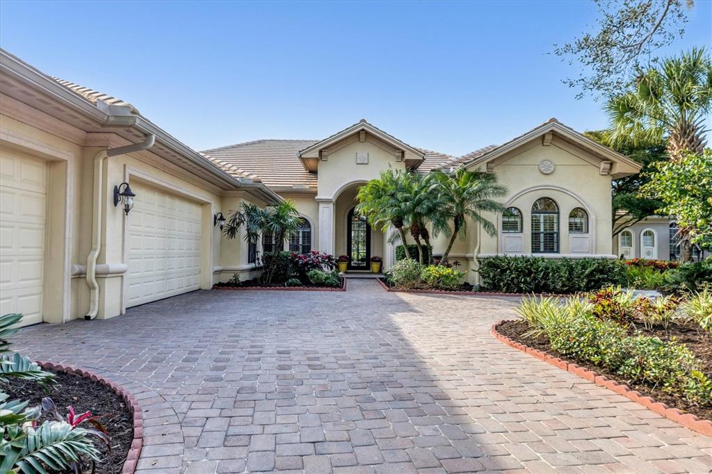 FOUNDERS CLUB - Residential