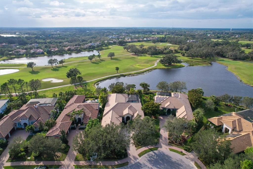 FOUNDERS CLUB - Residential