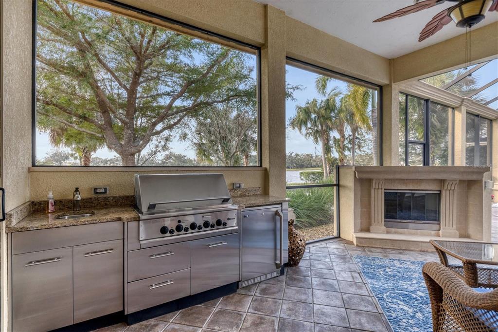 FOUNDERS CLUB - Residential