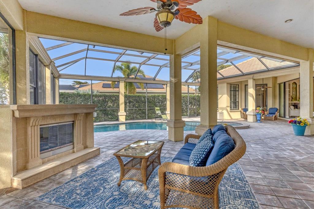 FOUNDERS CLUB - Residential