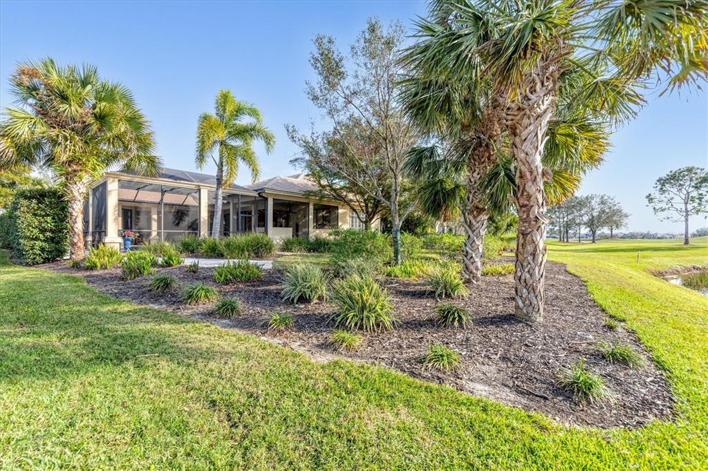 FOUNDERS CLUB - Residential