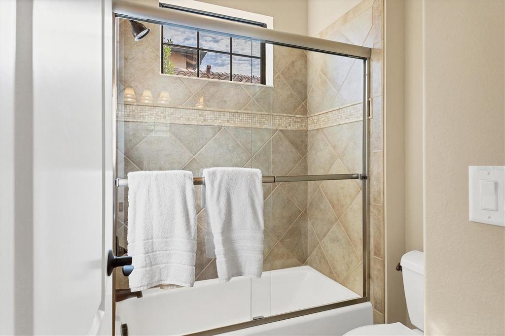 FOUNDERS CLUB - Residential