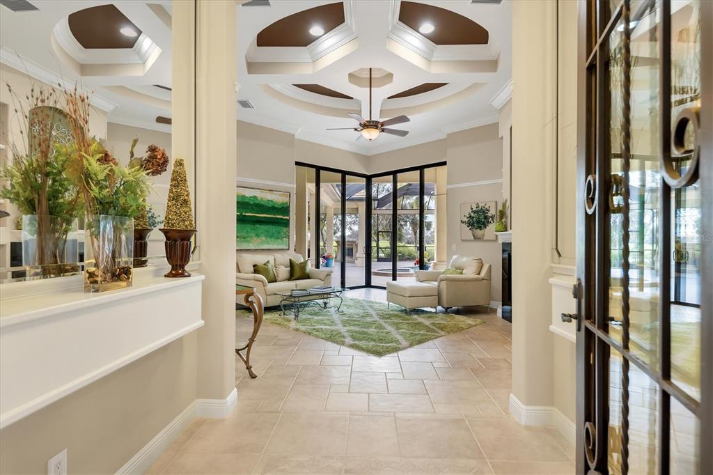 FOUNDERS CLUB - Residential