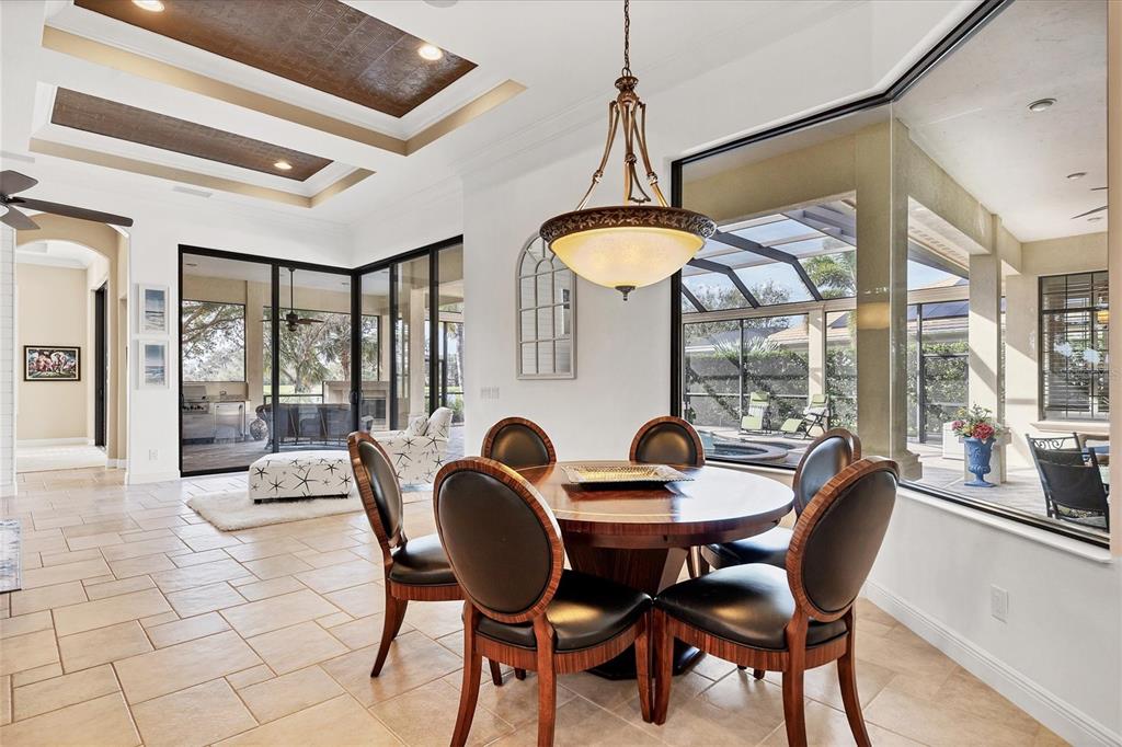 FOUNDERS CLUB - Residential