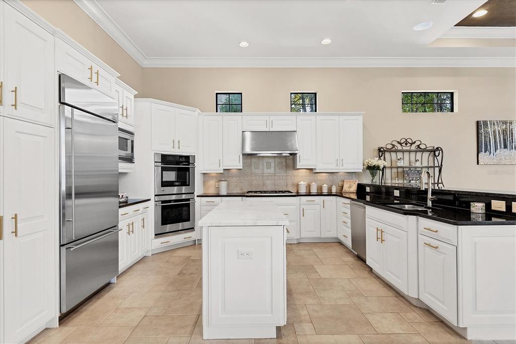 FOUNDERS CLUB - Residential