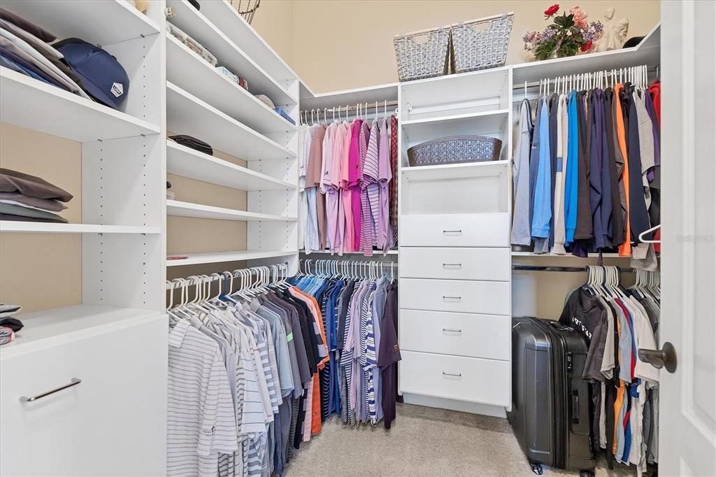 FOUNDERS CLUB - Residential