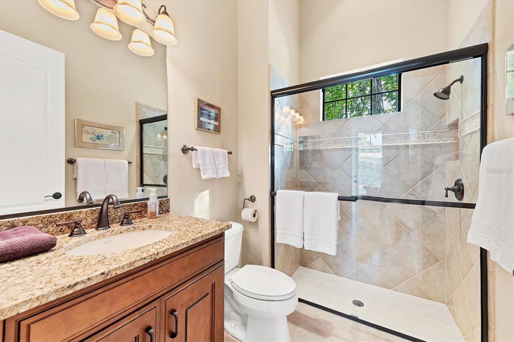 FOUNDERS CLUB - Residential