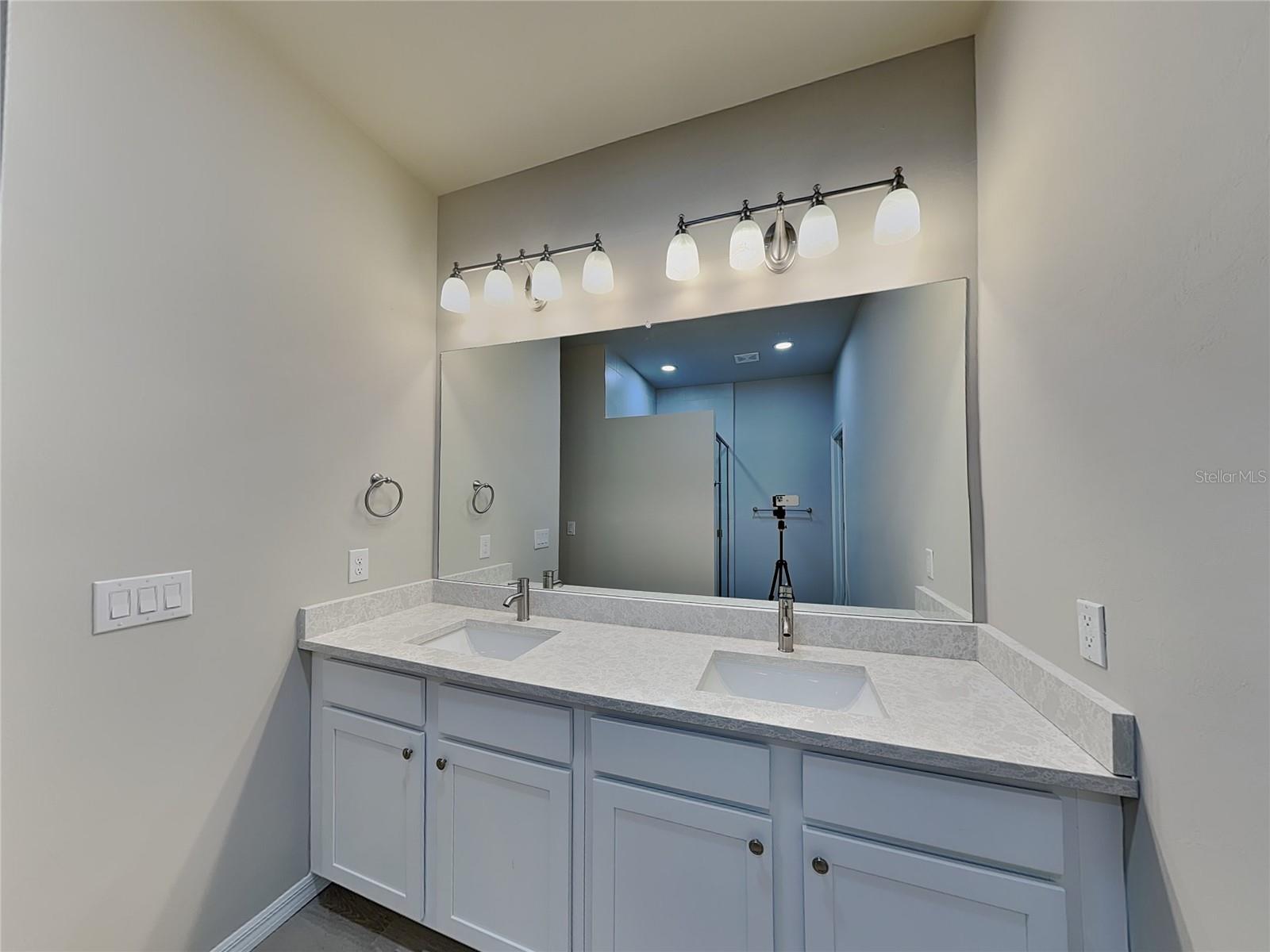 ROTONDA LAKES - Residential