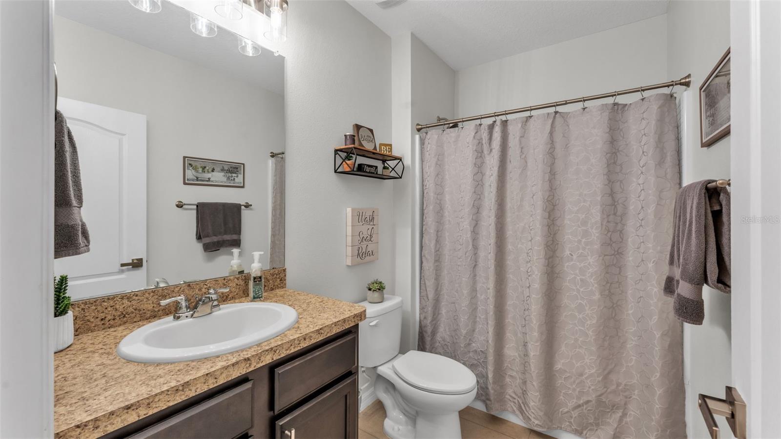 LYLE OAKS - Residential