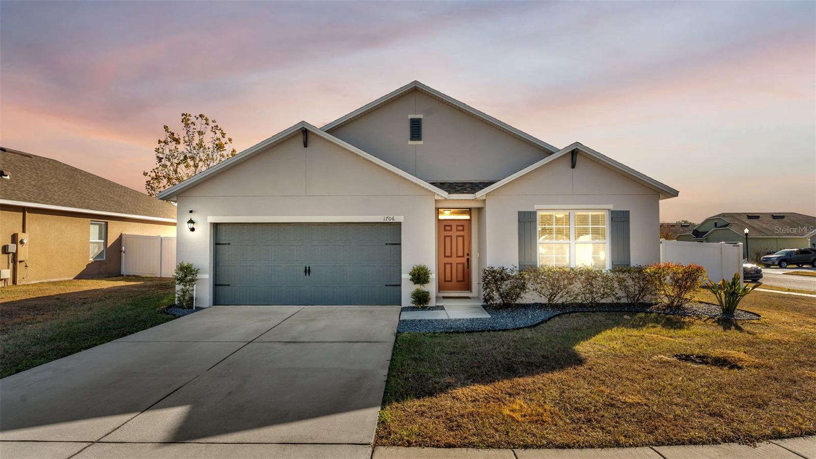 LYLE OAKS - Residential