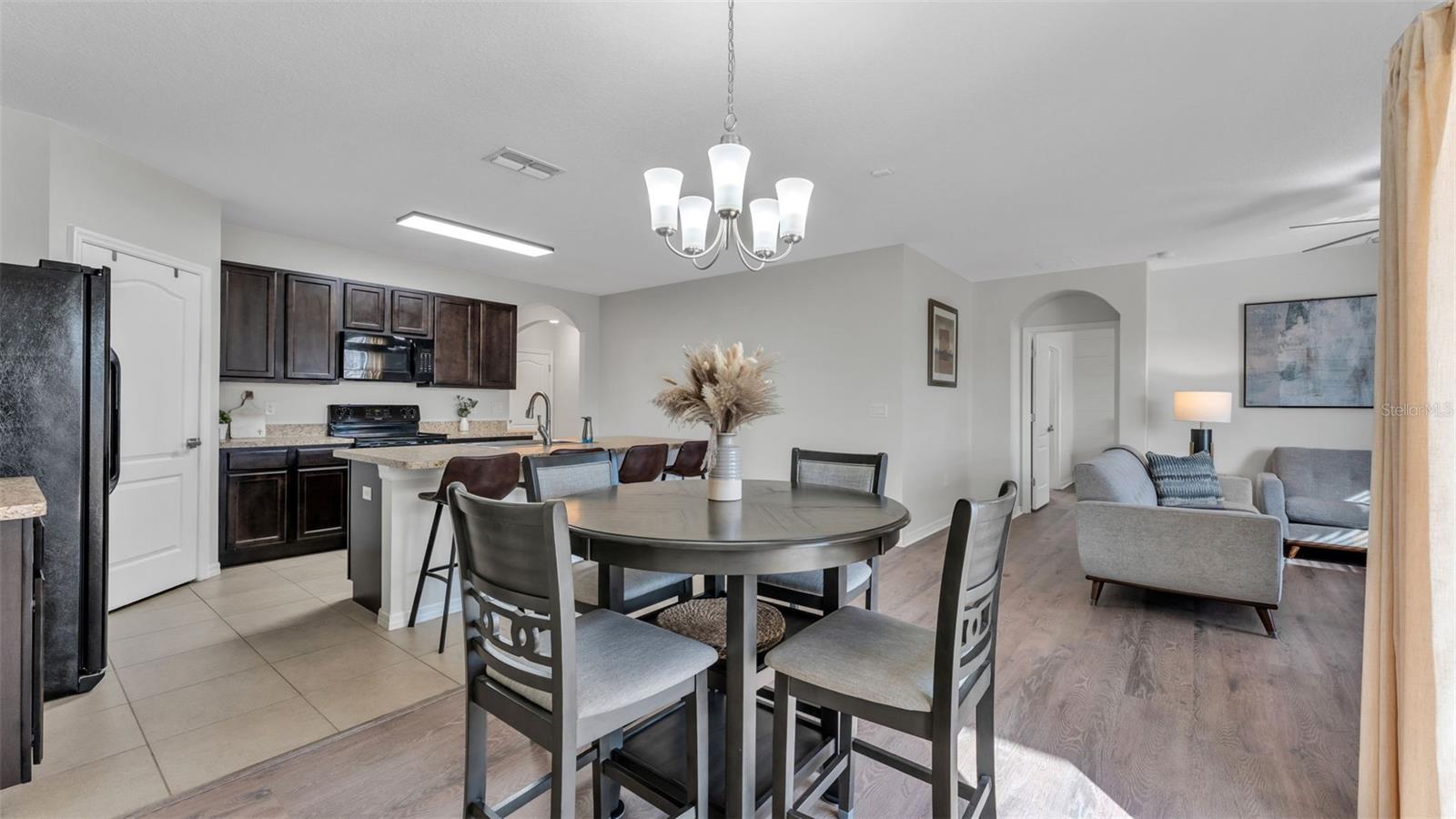 LYLE OAKS - Residential