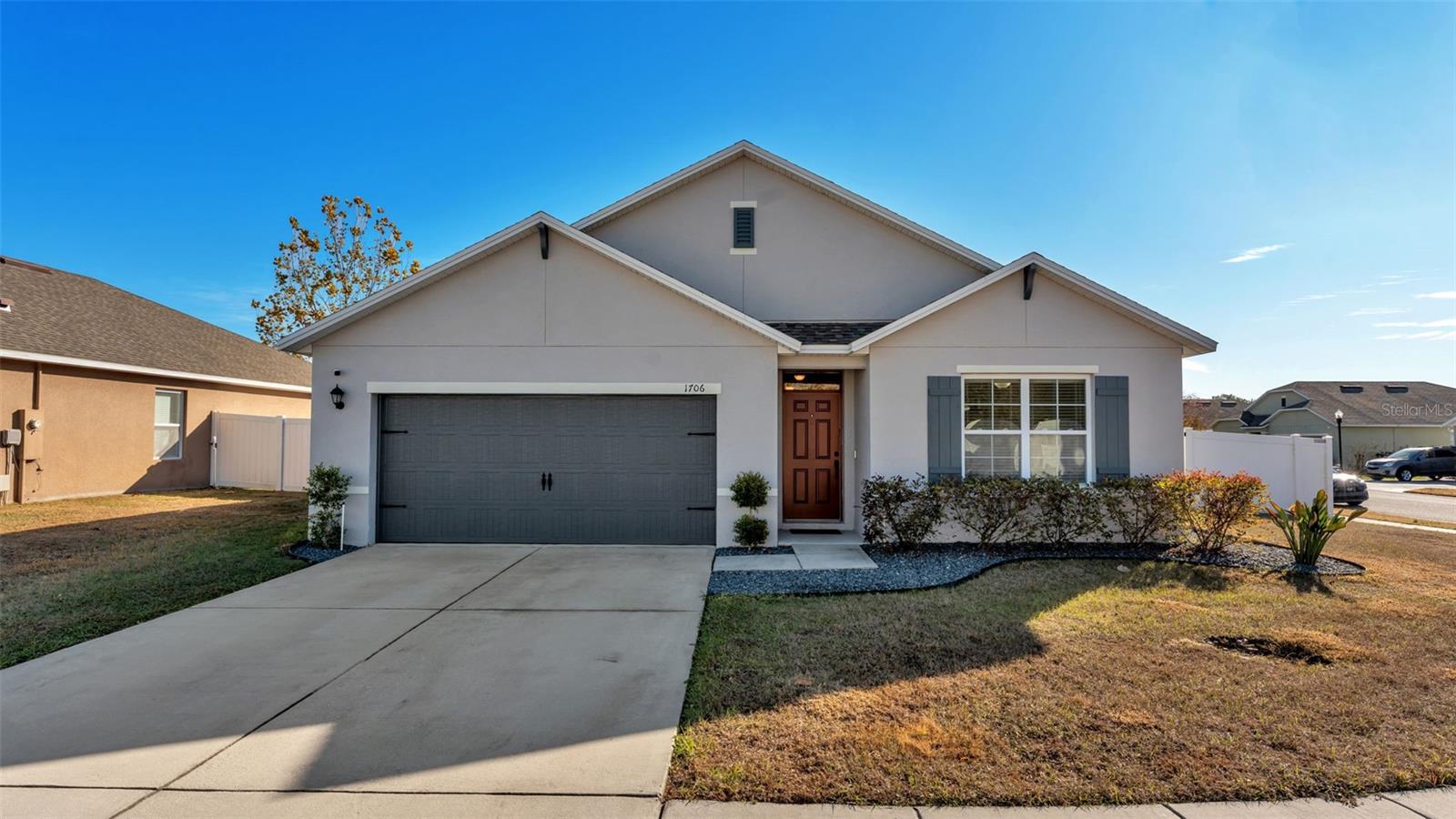 LYLE OAKS - Residential