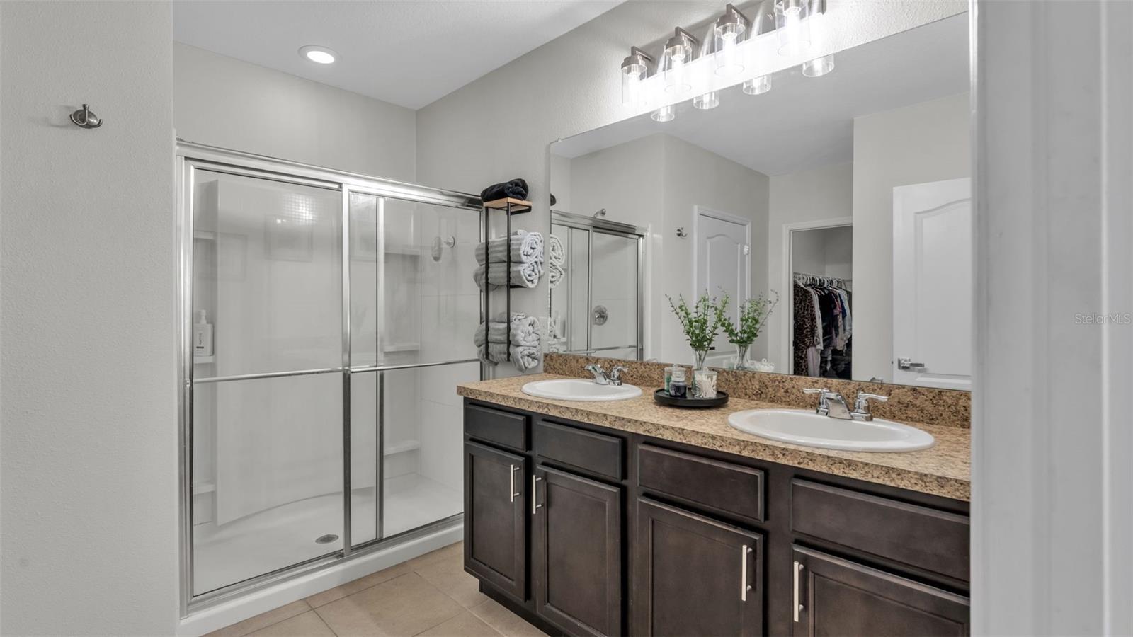 LYLE OAKS - Residential