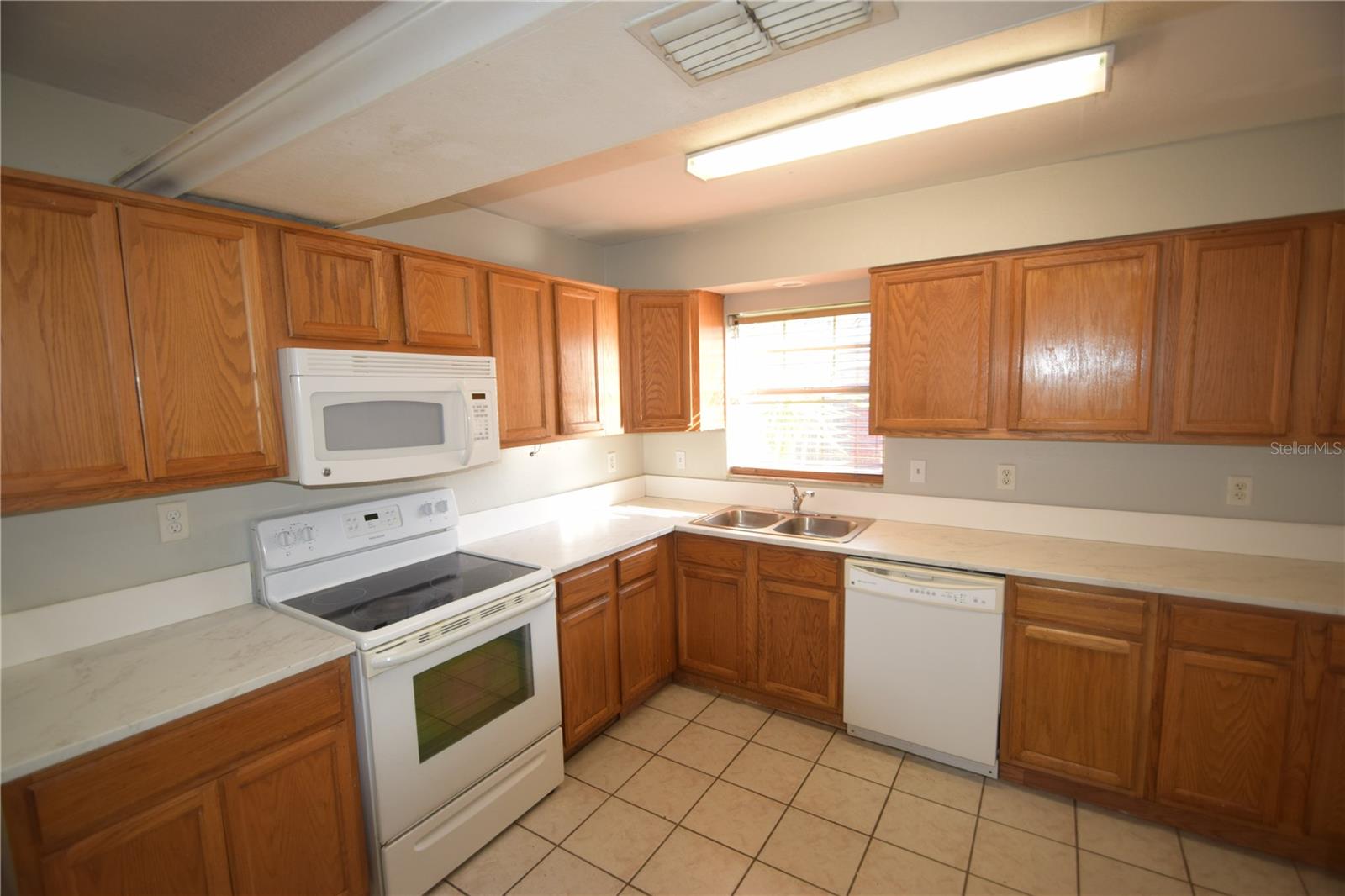 ESTATES NORTHEAST - Residential Lease