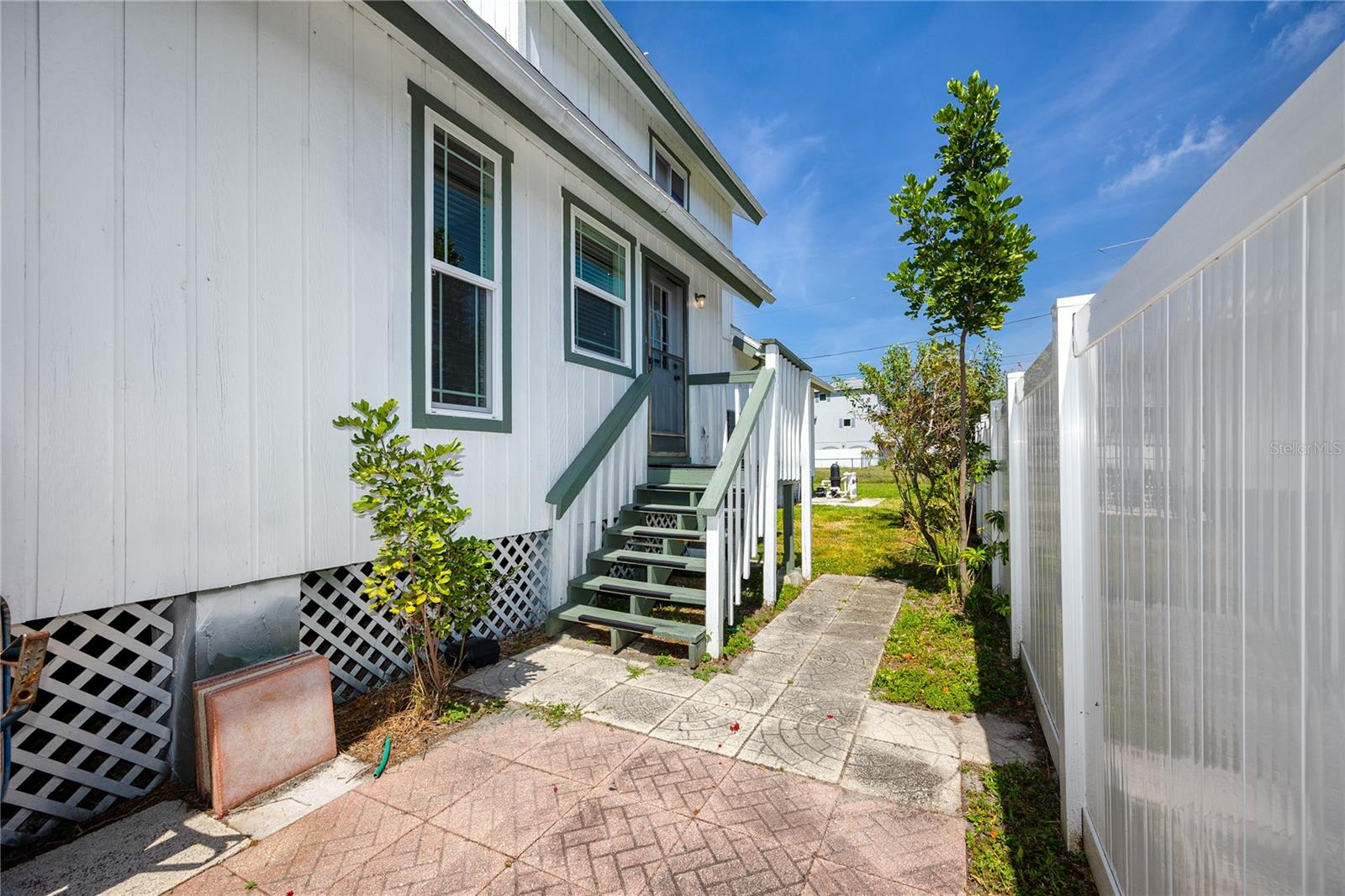 SUN-LIT SHORES - Residential