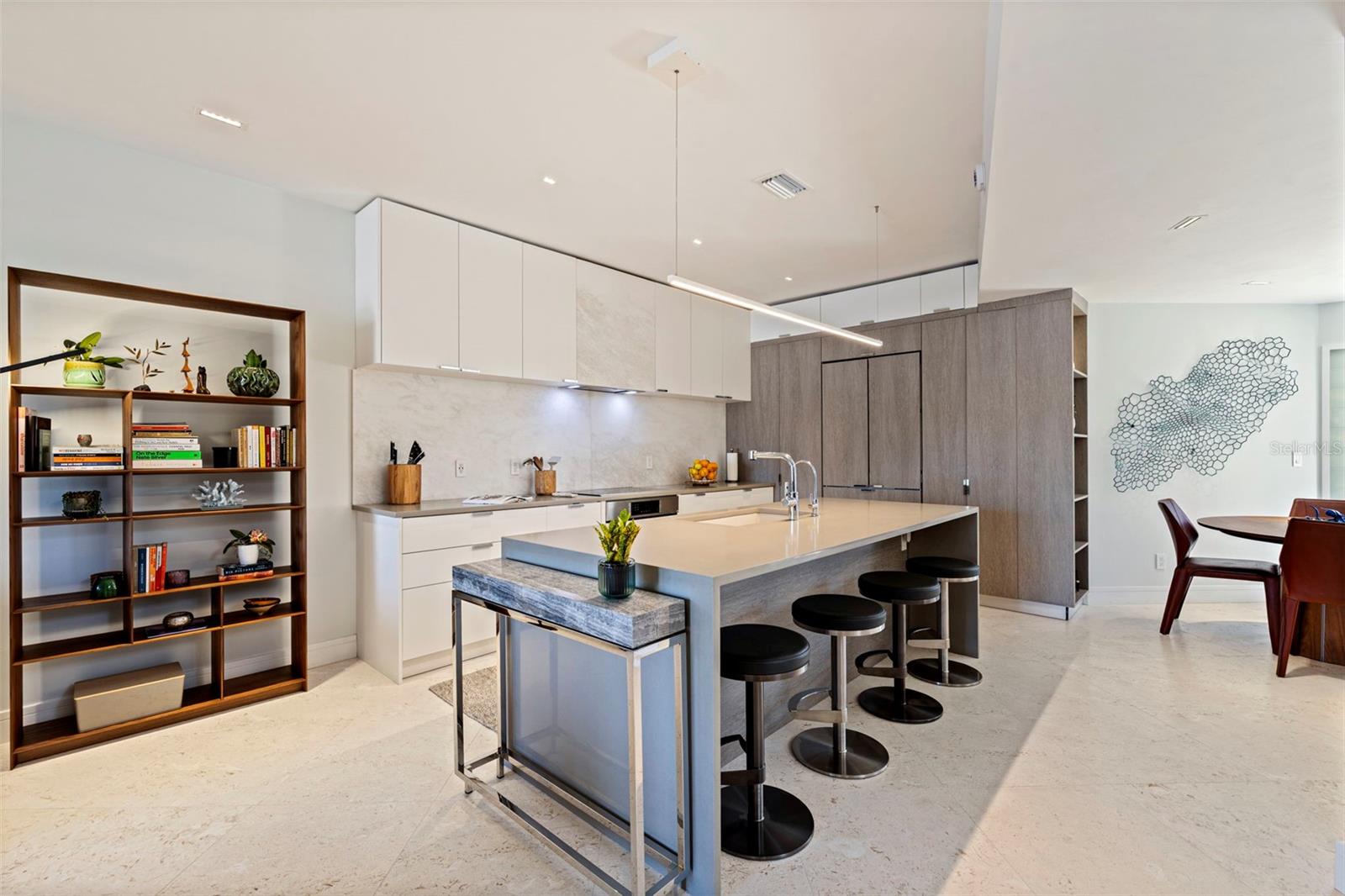 722 PINELLAS BAYWAY S 104