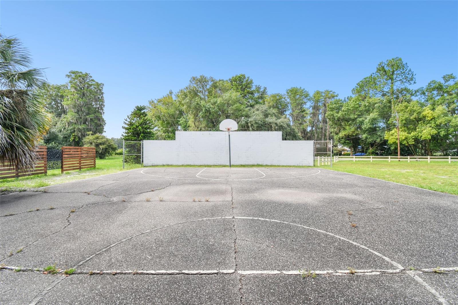 HOLIDAY CLUB - Residential