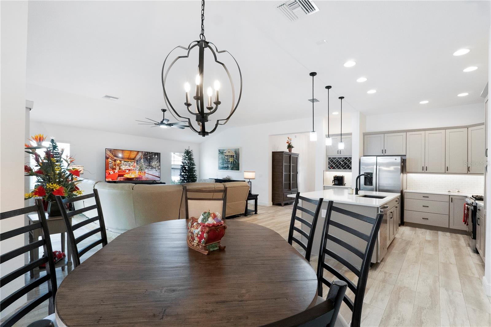 VILLAGES/SOUTHERN OAKS UN #99 - Residential