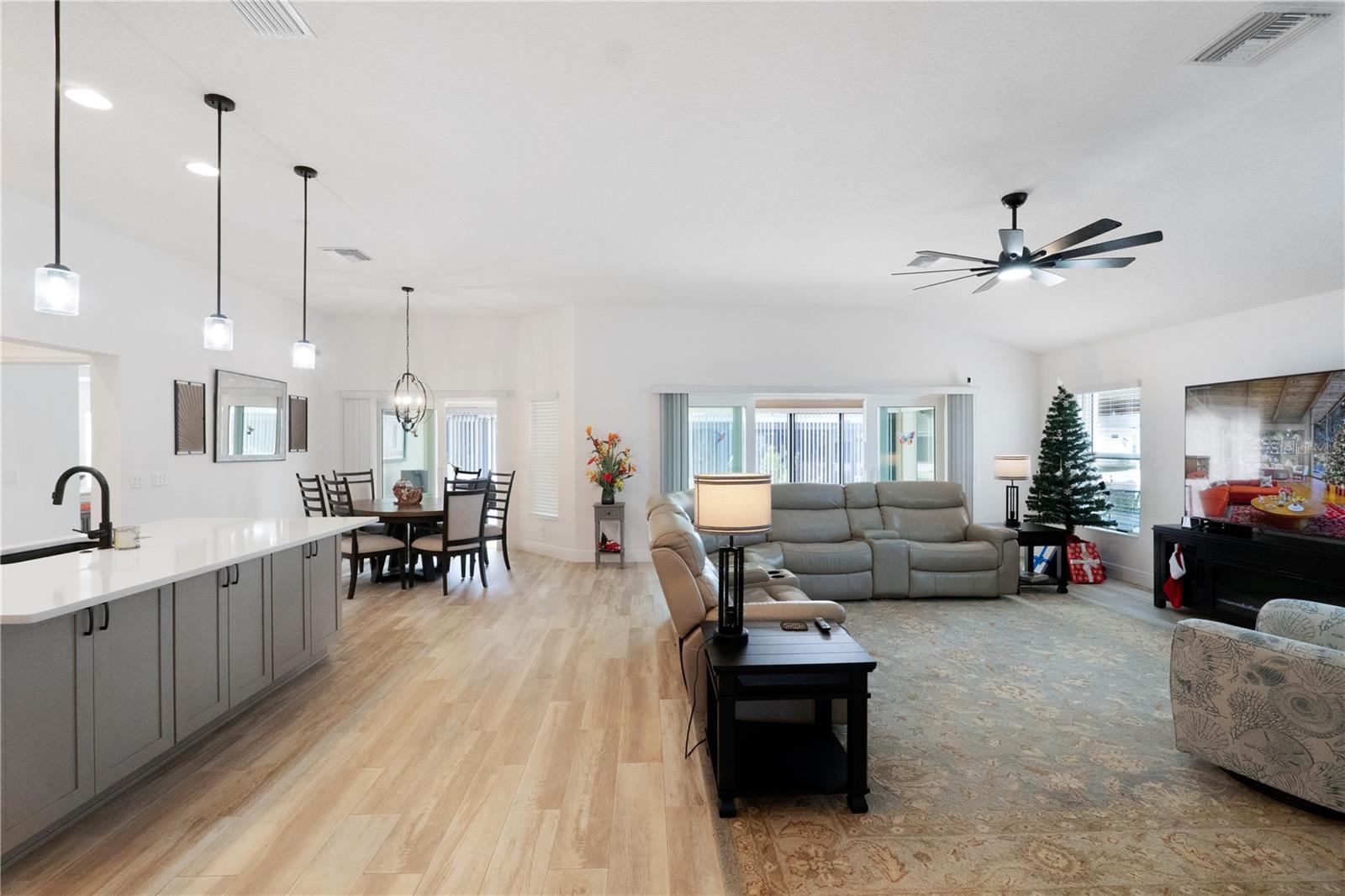 VILLAGES/SOUTHERN OAKS UN #99 - Residential