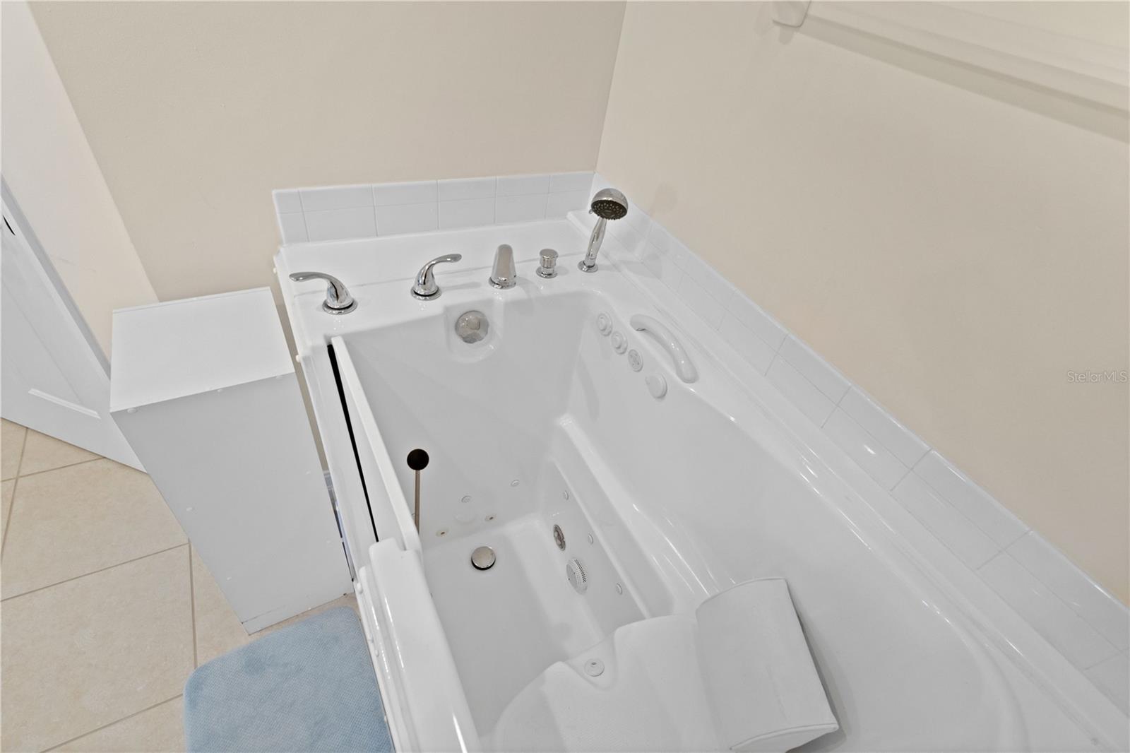 LAKE FRONT VLS/HERITAGE LAKE PARK - Residential