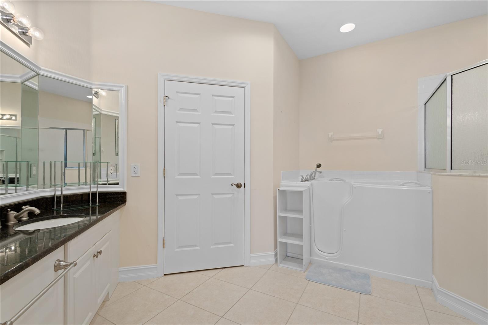 LAKE FRONT VLS/HERITAGE LAKE PARK - Residential