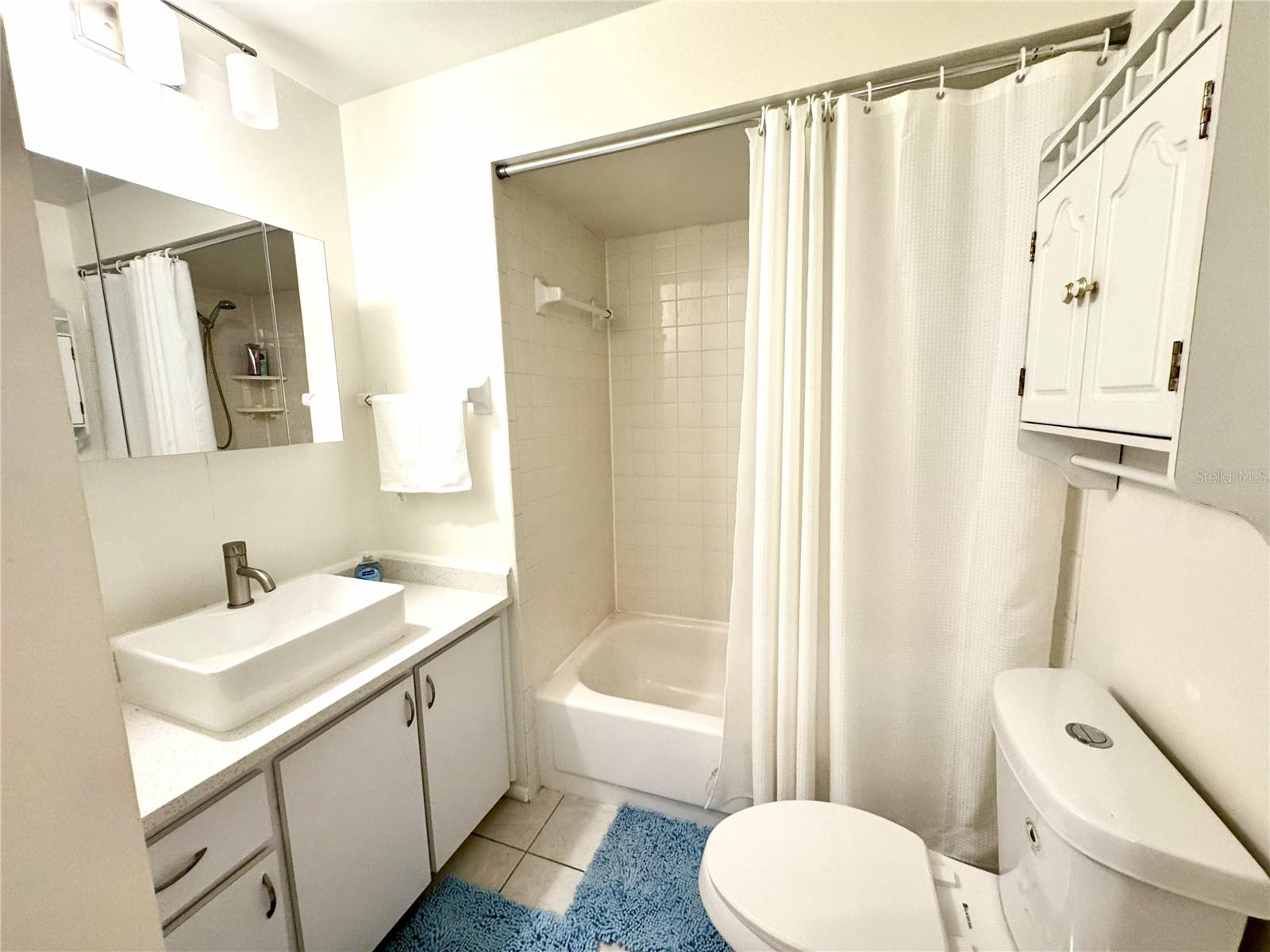 DEERWOOD GARDENS UNIT ONE - Residential Lease