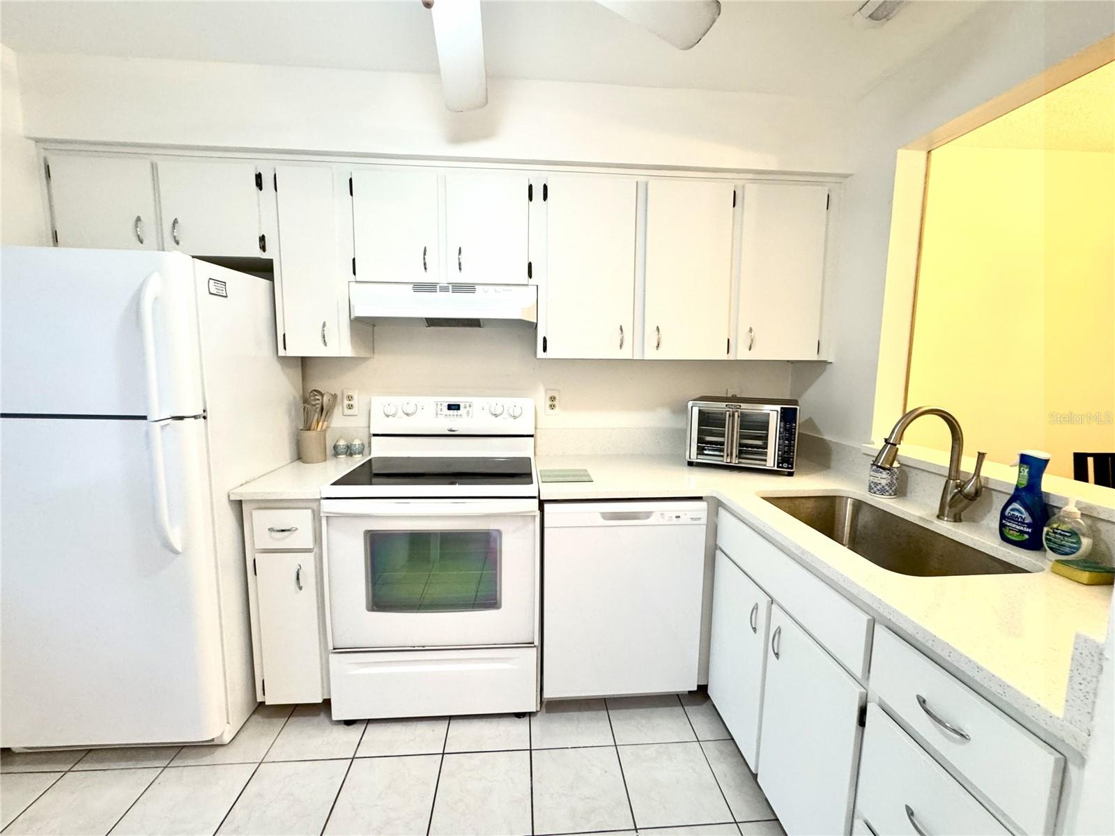 DEERWOOD GARDENS UNIT ONE - Residential Lease