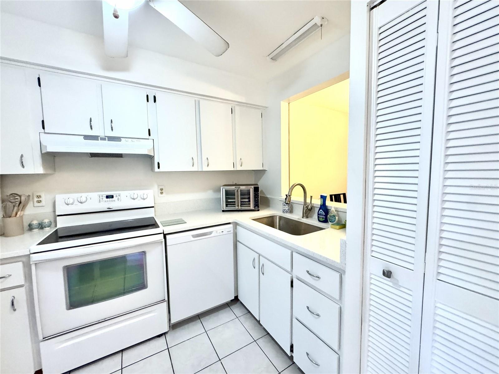 DEERWOOD GARDENS UNIT ONE - Residential Lease