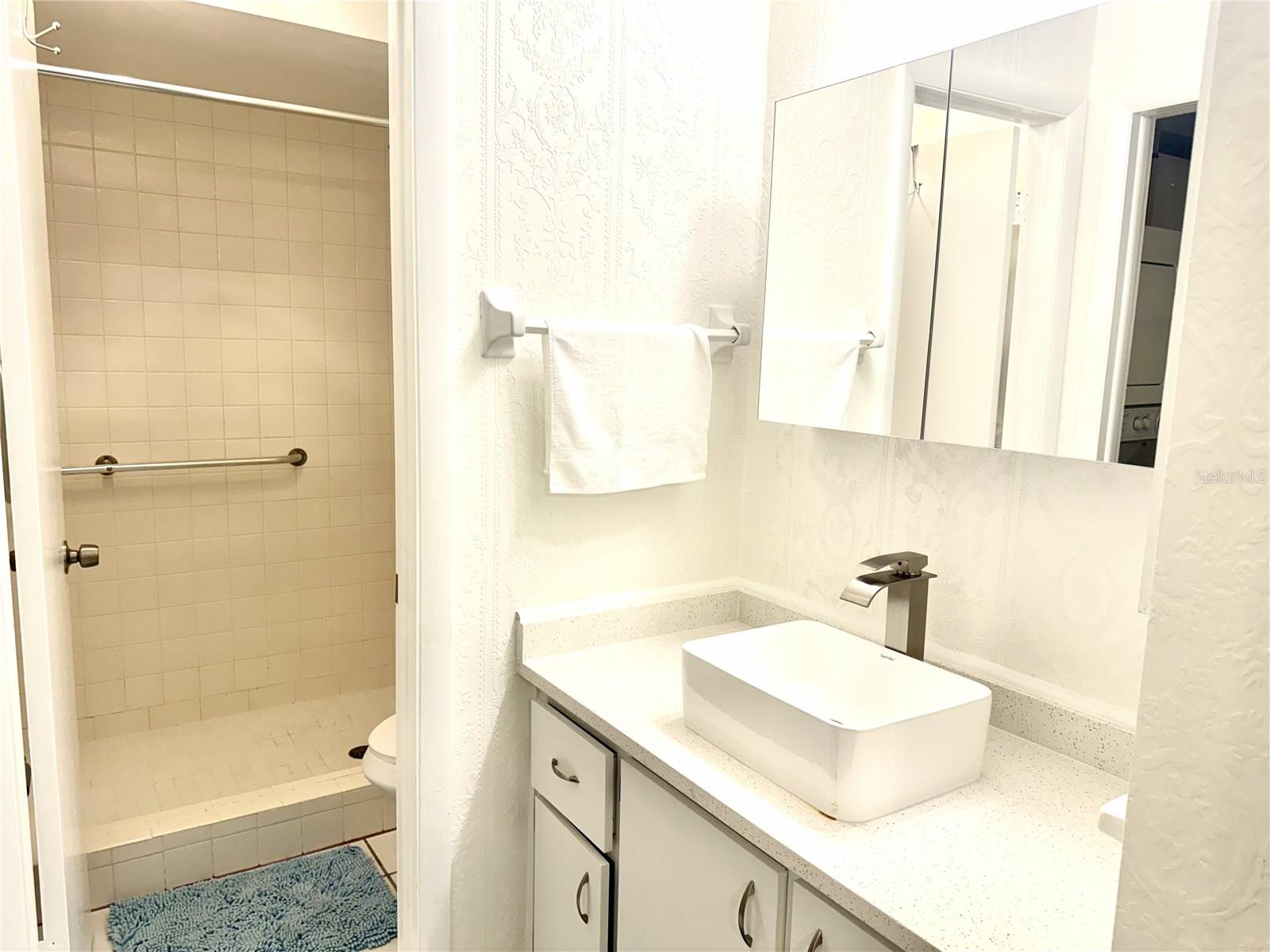 DEERWOOD GARDENS UNIT ONE - Residential Lease